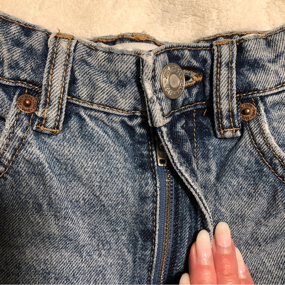 Mom Fit Roller Short | Denim | Size 2 / 26 - Picture 3 of 6